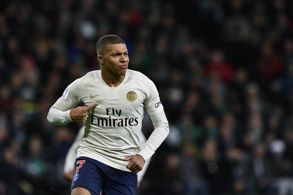 骐骥驰骋！马年春晚吉祥物亮相全国多地